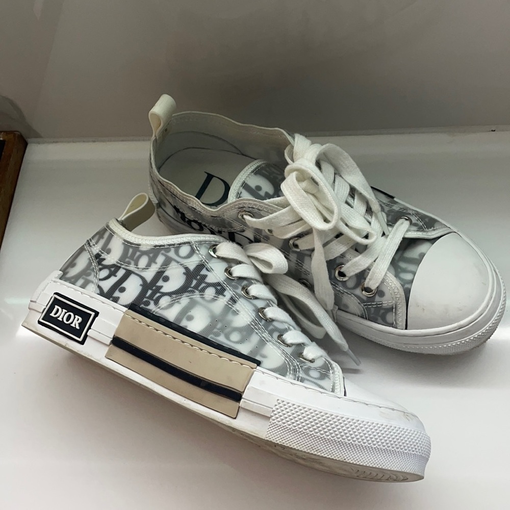 Women sneakers